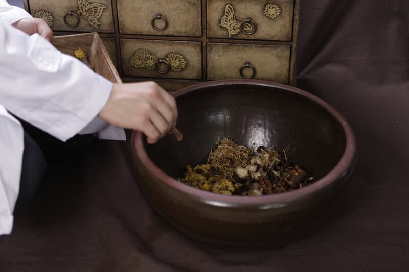 프리미엄 한약재 배합 - 엄선된 약재 구성